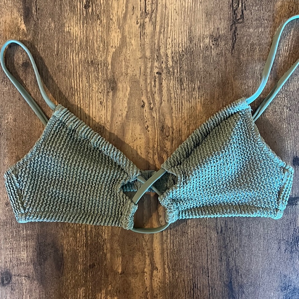 ⭐️ NWT AERIE Shimmery Crinkle Lace Up Scoop Bikini Top!! - Picture 8 of 14